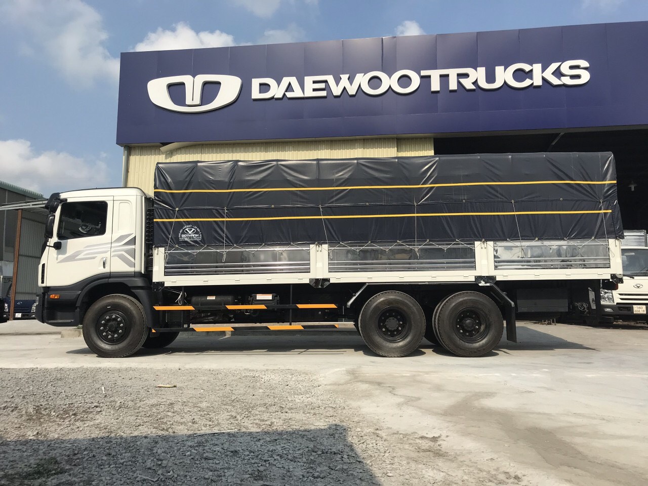 XE TẢI DAEWOO 15 Tấn NHẬP KHẨU THÙNG 7m6